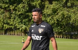 Bruno Peres deve estrear já como titular contra o Cruzeiro, neste domingo