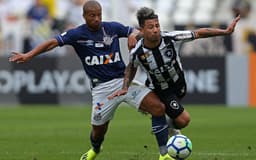 O uruguaio Carlos Sánchez fez boa estreia com a camisa do Peixe, mas as atuações abaixo da média de alguns companheiros como Renato, Rodrygo, Gabigol e Bruno Henrique minaram as possibilidades do time, que quase saiu derrotado pelo Botafogo no Rio. A partida terminou empatada sem gols. Veja as atuações do Santos (Por Gabriela Brino)