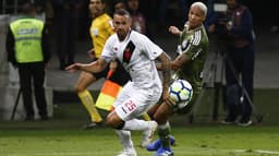 Apesar da derrota do Vasco para o Palmeiras, por 1 a 0, neste domingo, no Allianz Parque, um zagueiro foi o principal jogador do time cruz-maltino. O estreante Leandro Castan se destacou na partida e mostrou que pode ser uma peça importante para o time de São Januário no restante da temporada. Confira as notas do LANCE! (por David Nascimento).