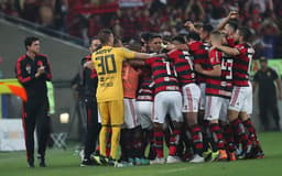 O Flamengo conseguiu aproveitar o fator casa para avançar à semifinal da Copa do Brasil. Com um gol marcado no início da partida, o Rubro-Negro venceu o Grêmio nesta quarta-feira, no Maracanã. Éverton Ribeiro deixou a sua marca - de pé direito - e foi um dos destaques do bom rendimento coletivo do time.&nbsp; (Por Matheus Dantas -&nbsp;matheusdantas@lancenet.com.br)