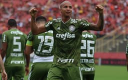 Com grande atuação, o Palmeiras bateu o Vitória por 3 a 0, em Salvador. Dentre os muitos destaques positivos, Dudu e Deyverson foram os principais nomes do Verdão. Confira as notas para os jogadores do Palmeiras na partida&nbsp;(Por Alê Guariglia - superraiox@lancenet.com.br)