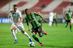 O atacante deu trabalho para a defesa do Tricolor Carioca