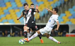 O Vasco teve uma noite para esquecer. Apesar do bom público, o Cruz-Maltino cometeu falhas defensivas e acabou derrotado pelo Santos na volta ao Maracanã. Martin Silva, que não teve culpa nos três gols marcados por Gabigol, recebeu a maior nota. Confira, a seguir, as avaliações do LANCE! (Por Sérgio Santana - sergiosantana@lancenet.com.br).