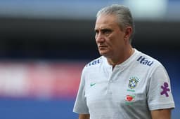 O técnico Tite está na Seleção Brasileira desde 20 de junho de 2016, quando assumiu à equipe em momento decisivo nas eliminatórias. O treinador venceu todos os jogos, levou a Amarelinha para Copa. Nela, os brasileiros acabaram desclassificados pela Bélgica nas quartas de final. Sendo assim, acabou sendo questionado, mas acabou renovando com a Seleção. E já se prepara para os amistosos contra EUA e El Salvador.&nbsp;