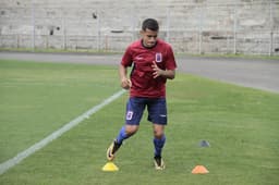 Torito é uma das opções do técnico Claudinei Oliveira para enfrentar o Santos