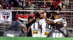 Em jogo no Morumbi, o São Paulo conseguiu a vitória graças a boa atuação de Diego Souza que, mesmo de cabeça enfaixada, correu o suficiente para balançar as redes no segundo tempo, com direito a boa assistência de Nenê. Escalado como titular, Everton Felipe foi mal e Sidão voltou a se mostrar inseguro em campo. Confira as notas (por: Ana Canhedo)