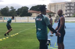 Jefferson aparece em treino do Botafogo