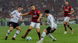 O Flamengo até pressionou, mas não conseguiu encontrar o gol no primeiro duelo da semifinal da Copa do Brasil. Melhor para a estratégia do Corinthians, que veio ao Maracanã para manter o placar zerado. Diego e Réver receberam as maiores notas, e Vitinho e Uribe não conseguiram protagonismo no ataque. Confira, na sequência, as notas do LANCE! (Por Alexandre Araújo -&nbsp;alexandrearaujo@lancenet.com.br)