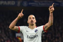 Ibrahimovic (Ajax, Juventus, Inter de Milão, Barcelona, Milan, PSG, Manchester United) - 15 participações