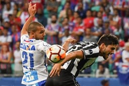 O Botafogo criou chances, colocou duas bolas na trave na etapa inicial, mas acabou derrotado pelo Bahia neste quinta-feira, em Salvador, no primeiro duelo das oitavas de final da Copa Sul-Americana. Os destaques? Rodrigo Pimpão - que deixou sua marca - e Luiz Fernando, que deu mais opções ao entrar na vaga&nbsp; de Valencia.&nbsp;Marcelo Benevenuto também foi bem. Confira, a seguir, as notas do LANCE! (Por Sergio Santana -&nbsp;sergiosantana@lancenet.com.br).