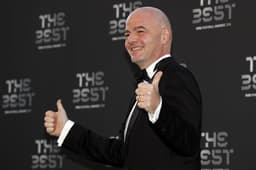 O presidente da FIFA, Gianni Infantino, foi o primeiro a chegar no tapete verde da premiação. O mandatário entregou o prêmio de Melhor Jogador.