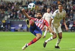 Real Madrid e Atlético de Madrid medem forças neste sábado (15h45) no clássico que vai parar a capital espanhola na rodada do fim de semana do Campeonato Espanhol