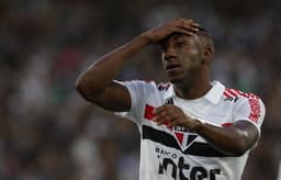 Atacante Gonzalo Carneiro lamenta chance perdida contra o Botafogo, no último fim de semana