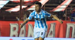 Cristaldo comemora um dos gols em Argentinos Juniors x Racing