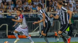 Em noite de Estádio Nilton Santos lotado, o Botafogo fez o dever de casa e devolveu o placar no tempo normal do primeiro duelo em Salvador: 2 a 1. Os gols do Glorioso saíram dos pés de Rodrigo Pimpão e Luiz Fernando, mas nos pênaltis, o Bahia foi mais eficiente e avançou às quartas de final da competição (4x5). Pelo lado do Glorioso, Carli e Kieza tiveram atuações sem brilho. Confira, na sequência, as notas do L! (Por Felippe Rocha - felipperocha@lancenet.com.br).<br>