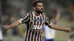 O Fluminense não teve dificuldades para construir a vitória sobre o Paraná, na noite desta segunda-feira, no Maracanã. Com grande atuação, o Tricolor goleou o rival por 4 a 0. O volante Jadson foi um dos destaques após dois gols. Além dele,&nbsp;Everaldo e Richard também foram bem avaliados durante a goleada. Confira, a seguir, as notas do LANCE! (Por Sergio Santana -&nbsp;sergiosantana@lancenet.com.br)