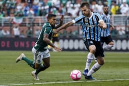 Longe de brilho, o Grêmio perdeu por 2 a 0 para o Palmeiras, neste domingo, no Pacaembu. O zagueiro&nbsp;Bressan foi mal e recebeu a pior nota do duelo. Confira as avaliações do LANCE! para os jogadores do Grêmio e&nbsp;Renato Gaúcho (Por Alê Guariglia - superraiox@lancenet.com.br)