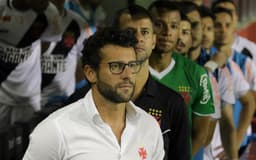 Alberto Valentim na derrota do Vasco para o Sport na noite deste sábado. Confira a seguir a galeria especial do LANCE!