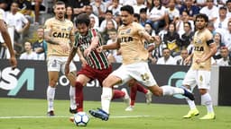 Com time inteiramente reserva, o Fluminense não consegue segurar a pressão do Santos e deixa a Vila com uma goleada. Destaque do time, Rodolfo tentou evitar o pior com grandes defesas. Frazan também teve uma boa atuação e salvou um gol claro do time paulista.&nbsp;Confira as atuações na galeria abaixo (Por Marcelo Neves)