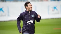 Messi volta aos treinos