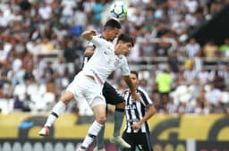 O Corinthians não fez uma boa partida no Engenhão contra o Botafogo neste domingo e teve poucos destaques na derrota de 1 a 0. Os que mais jogaram foram Araos, novidade no time, e Pedrinho. Por outro lado, a dupla de volantes Ralf/Gabriel foi mal. O primeiro acabou fazendo gol contra. A defesa até que se comportou bem, mas o ataque ainda sofre muito para criar (Notas por Marcio Porto)