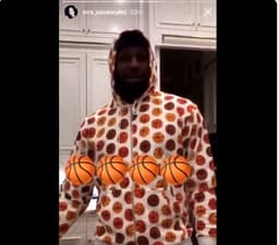 LeBron de pijama