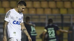 Santos tem uma de suas piores atuações sob o comando de Cuca. Time iniciou forte, porém caiu bruscamente de produção e se desorganizou completamente dentro de campo. Todos o jogadores tiveram nota abaixo de 6. Veja a lista completa a seguir. (Por Alexandre Guariglia)