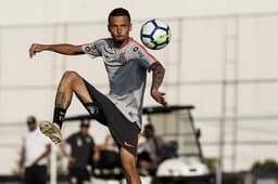 Thiaguinho em treino do Corinthians