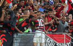 O Flamengo conseguiu importante vitória por 2 a 0 contra o Grêmio, na noite desta quarta-feira, no Maracanã. Assim, o Rubro-Negro segue na briga pelo título do Brasileirão. Os grandes destaques da equipe foram César, que fez grande defesa no fim do jogo, e Diego, que anotou o segundo gol. Uribe e Berrío também foram bem avaliados. Confira a seguir as notas do L! (por Matheus Dantas)