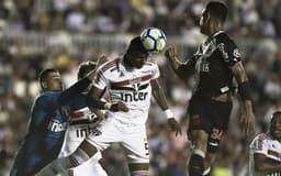 Na noite desta quinta, o São Paulo teve uma postura ofensiva contra o Vasco, em São Januário, mas acabou derrotado por 2 a 0. O resultado tirou a oportunidade do Tricolor retornar ao G4 do Brasileirão. Os destaques negativos da equipe ficaram por conta dos volantes Jucilei e Hudson, além do lateral Bruno Peres. Veja as notas para o time. (por Yago Rudá - yago@lancenet.com.br)