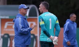 Felipão dedicou alguns minutos para conversar com Fernando Prass depois do treino