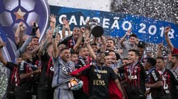 A Copa Libertadores já tem o seu desenho para 2019 quase definido. Com o título da Sul- Americana conquistado pelo Atlético-PR, na Arena da Baixada, a competição continental soma 45 clubes já com os seus passaportes garantidos. Restam, desta forma, apenas duas vagas. Ao todo são 47 participantes. As duas vagas vão sair do futebol boliviano. O sorteio que irá definir os grupos e os confrontos prévios vão acontecer no dia 17 de dezembro, no Paraguai.