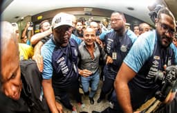 Sampaoli é recebido com festa pelos torcedores do Santos