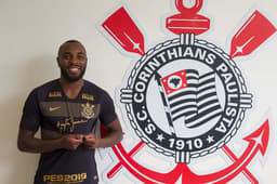 Manoel chega ao Corinthians com contrato de empréstimo até o fim desta temporada