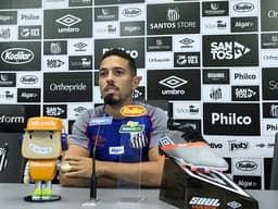 Jean Mota em coletiva do Santos