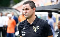 O técnico do São Paulo André Jardine não conseguiu impor seu esquema no clássico e foi totalmente dominado pelo Santos, que venceu por 2 a 0 no Pacaembu pela terceira rodada do Campeonato Paulista. Nenhum jogador do Tricolor conseguiu brilhar e tentar mudar o rumo da partida. Confira as notas do São Paulo do LANCE! (por Fellipe Lucena)