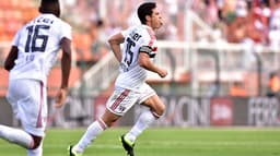 Em seu primeiro jogo como titular neste ano, o meia Hernanes decidiu com golaço e o São Paulo bateu o São Bento por 1 a 0. O Profeta foi o principal nome do Tricolor no duelo. Veja as notas para os jogadores do São Paulo (Por&nbsp;João Vitor Castanheira -&nbsp;joaovitor@lancenet.com.br)