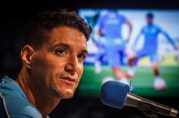 tHIAGO nEVES