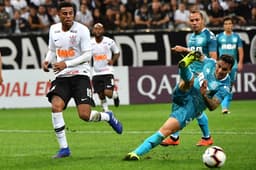 Já virou rotina neste início de temporada. O Corinthians conta com Gustagol para evitar um resultado negativo. O atacante marcou nos minutos finais contra o Racing e a partida terminou empatada por 1 a 1, na Arena em Itaquera (notas por Carlos Andrade)&nbsp;