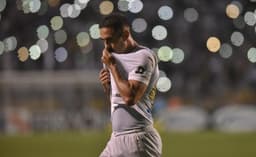 Jean Mota foi mais uma vez o nome do Santos em jogo do Campeonato Paulista. Veja a seguir a galeria LANCE!