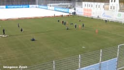 Jogador do Zenit cai durante treino