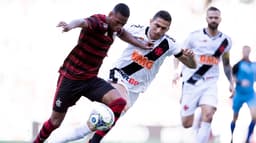 O Vasco ficou muito perto do título da Taça Rio, mas acabou levando o empate nos acréscimos e perdeu nos pênaltis para o Flamengo, neste domingo, no Maracanã. Os destaques do Cruz-Maltino na partida foram o goleiro Fernando Miguel, que fez boas defesas e pegou uma cobrança, e o lateral-esquerdo Danilo Barcelos, que deu assistência e converteu sua penalidade. Confira todas as notas do LANCE! (por&nbsp;Carlos Bandeira de Mello)