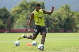 Vitinho - Treino de finalização no Ninho do Urubu