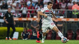 O São Paulo não saiu do 0 a 0 com o Corinthians no primeiro jogo da final do Paulistão, no Morumbi. O Tricolor melhorou bastante no segundo tempo, após a entrada de Hernanes, que deu nova dinâmica e levou mais perigo ao rival (notas por Carlos Andrade)