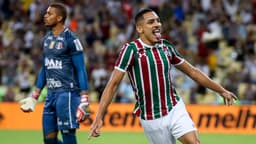 Sem dificuldades, o Fluminense venceu o Santa Cruz por 2 a 0, no Maracanã, e abriu boa vantagem por vaga na próxima fase da Copa do Brasil. Gilberto e Luciano marcaram os gols do Tricolor carioca. Veja as notas do LANCE! por Victor Mendes (reporterflu@lancenet.com.br)