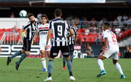 O Botafogo iniciou o Brasileirão com derrota para o São Paulo, neste sábado, no Morumbi. Apesar da tentativa de reter a bola, o Glorioso não conseguiu ser eficiente no ataque. O destaque ficou no meio-campo: Gustavo. Além dos bons passes, o volante também foi bem nos desarmes. Confira as notas do L! (Por Carlos Bandeira de Mello: carlosandrade@lancenet.com.br)