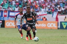 Em Salvador, o Corinthians perdeu de virada para o Bahia por 3 a 2 na estreia dos times no Campeonato Brasileiro 2019.&nbsp;Pedrinho foi o melhor do Timão na partida. Veja as notas do LANCE! para o Corinthians no duelo (Por&nbsp;Rafael Bortoloti - centraldejogos@lancenet.com.br)