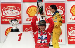 Ayrton Senna celebra no GP Brasil de 1993