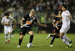 O Vasco perdeu a segunda partida consecutiva no Brasileirão ao ser derrotado por 2 a 1 para o Atlético-MG, em São Januário, por 2 a 1. Apesar do revés em casa, Maxi López fez boa partida e se salvou na equipe. Veja as notas do Cruz-Maltino por Lucas Rezende (reportervasco@lancenet.com.br)