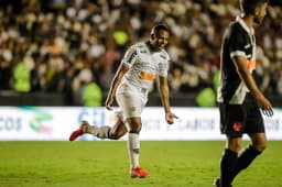 O Atlético-MG foi a São Januário e conquistou um excelente resultado. Fora de casa, o Galo venceu o Vasco por 2 a 1, com gols de Elias e Chará, ambos em lindos chutes de fora da área. Veja as notas da equipe mineira por Lucas Rezende.